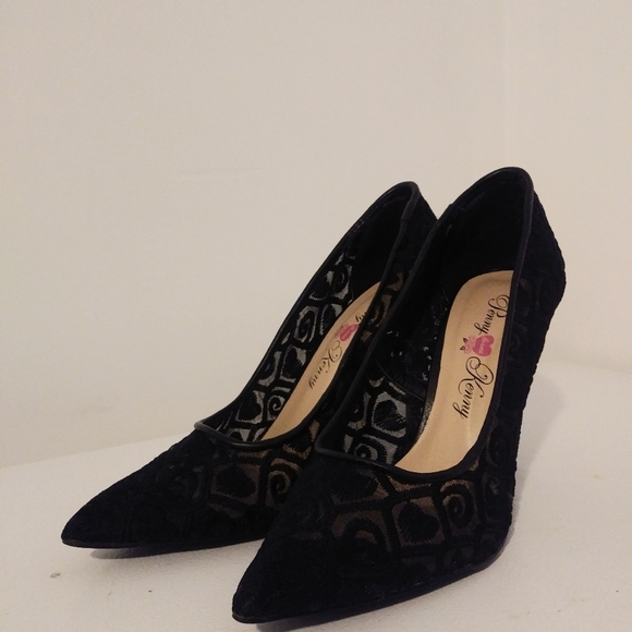 NWOB Penny Loves Kenny Black Lace Heels - Picture 2 of 2